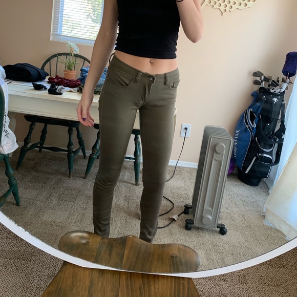 Never worn (except for photo) stretch brown jeans - Picture 2 of 4
